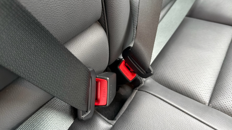 Hyundai IONIQ 1.6 GDi Plug-in Hybrid Premium SE 5dr DCT Hatchback